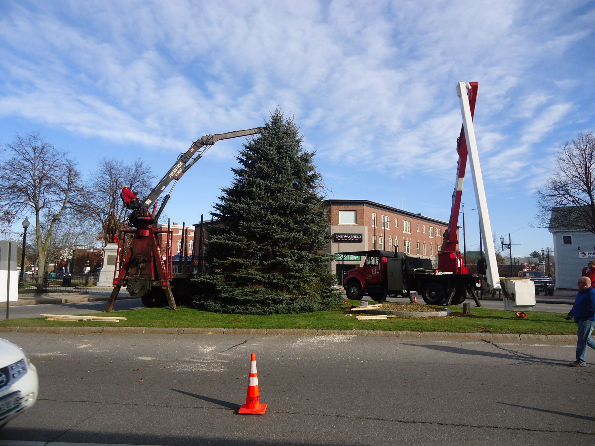 Rochester's Christmas Tree Arrives - John Guilfoil Public Relations LLC