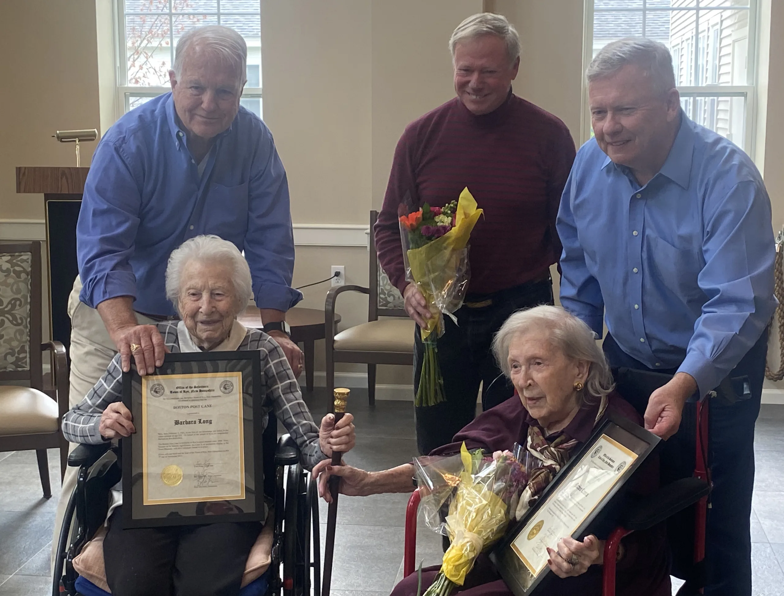 【照片】Rye镇向镇民赠送波士顿邮报手杖，两人皆享年102岁